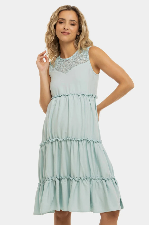 Luchtige zwangerschapsjurk met kanten details – lichtblauw