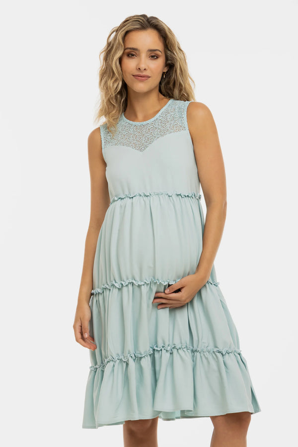 Luchtige zwangerschapsjurk met kanten details – lichtblauw