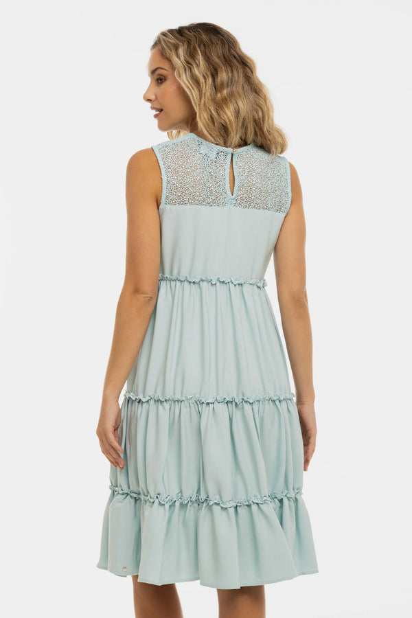 Luchtige zwangerschapsjurk met kanten details – lichtblauw