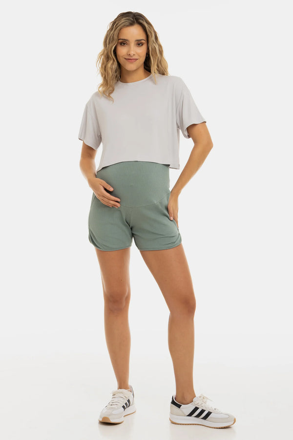 Geribde zwangerschaps­short – mint