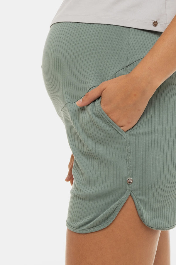 Geribde zwangerschaps­short – mint