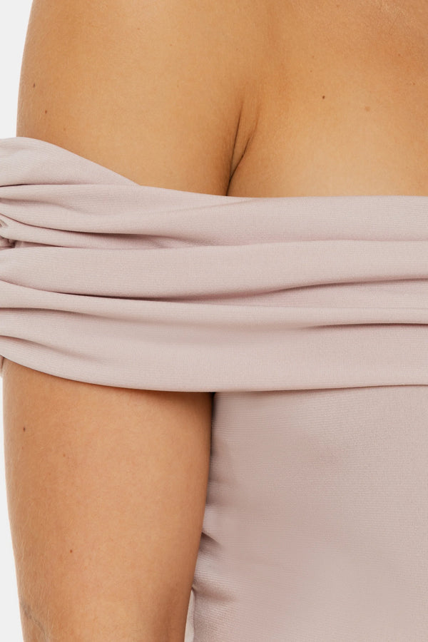 Elegante zwangerschapsblouse met off-shoulder – licht blush