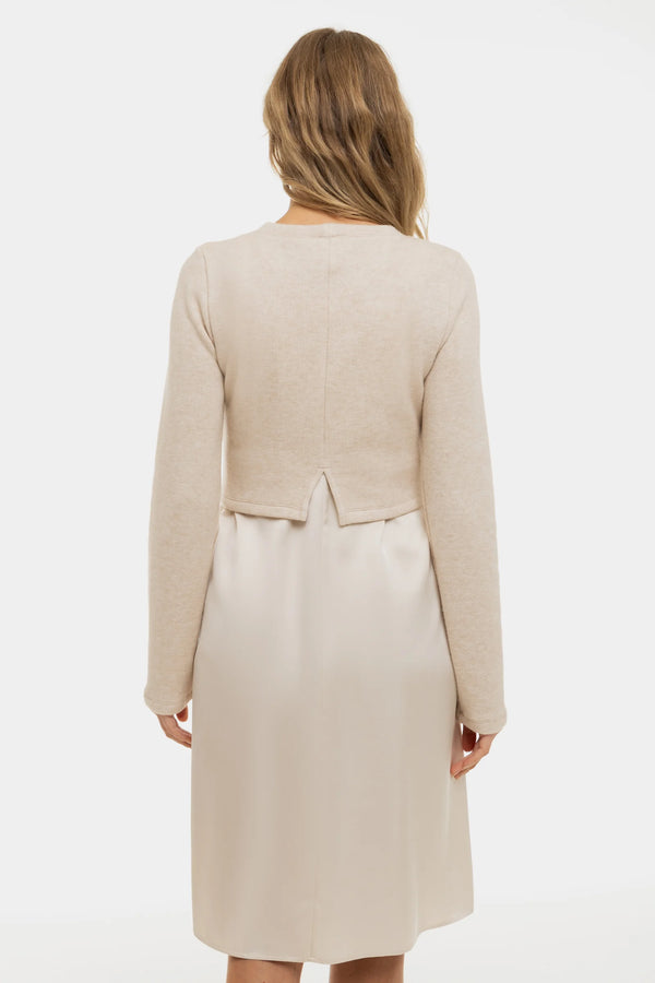 Satijnen zwangerschapsjurk- en voedingsjurk met trui – crème