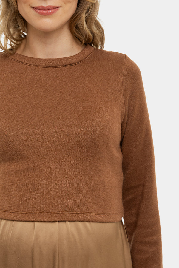 Satijnen zwangerschapsjurk- en voedingsjurk met trui – karamel