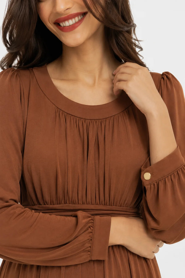 Elegante zwangerschapsjurk met geplooide details - caramel