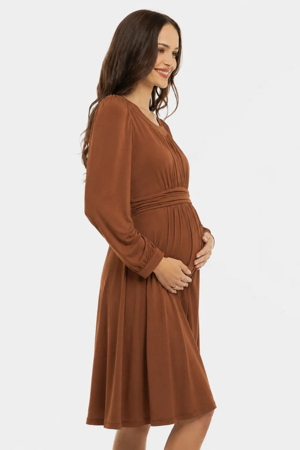 Elegante zwangerschapsjurk met geplooide details - caramel