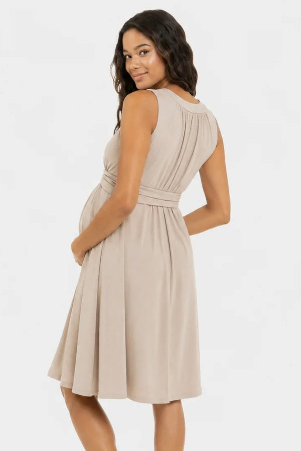 Elegante zwangerschapsjurk met geplooide band - taupe